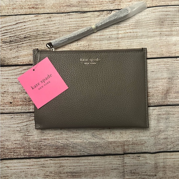 Kate Spade ♠️ wristlet - Picture 1 of 10